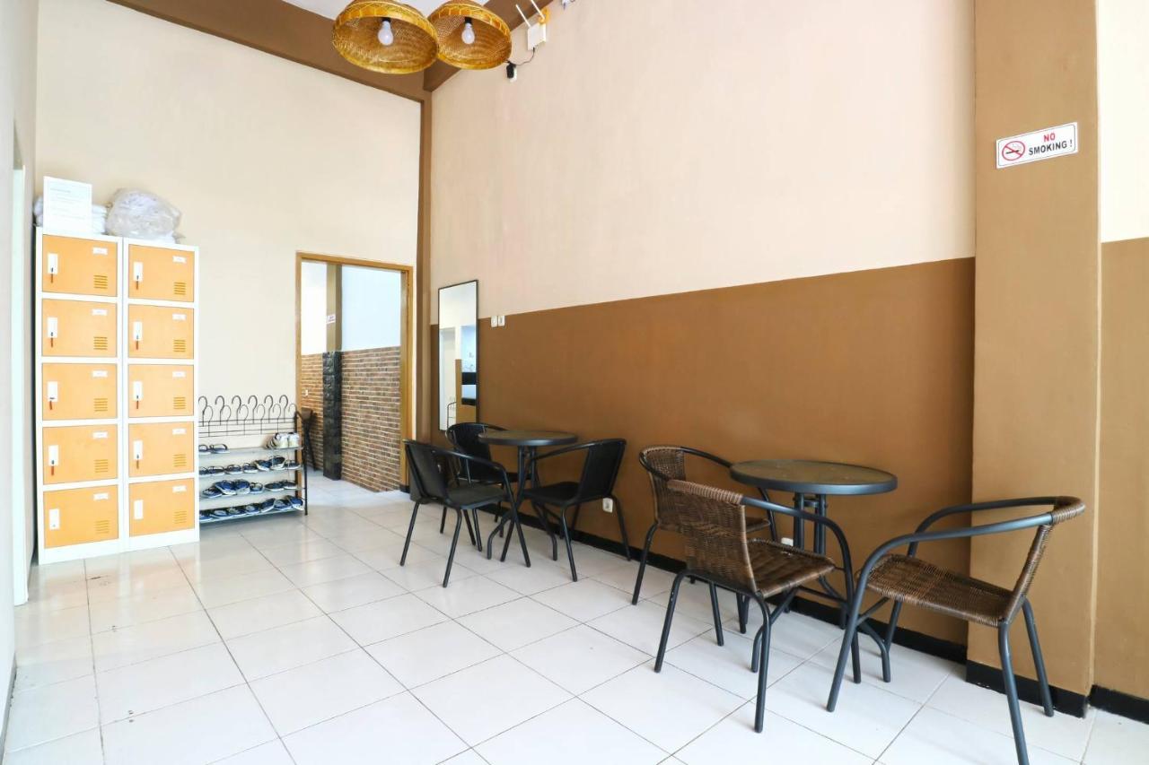 Backpacker Square Asrama *
