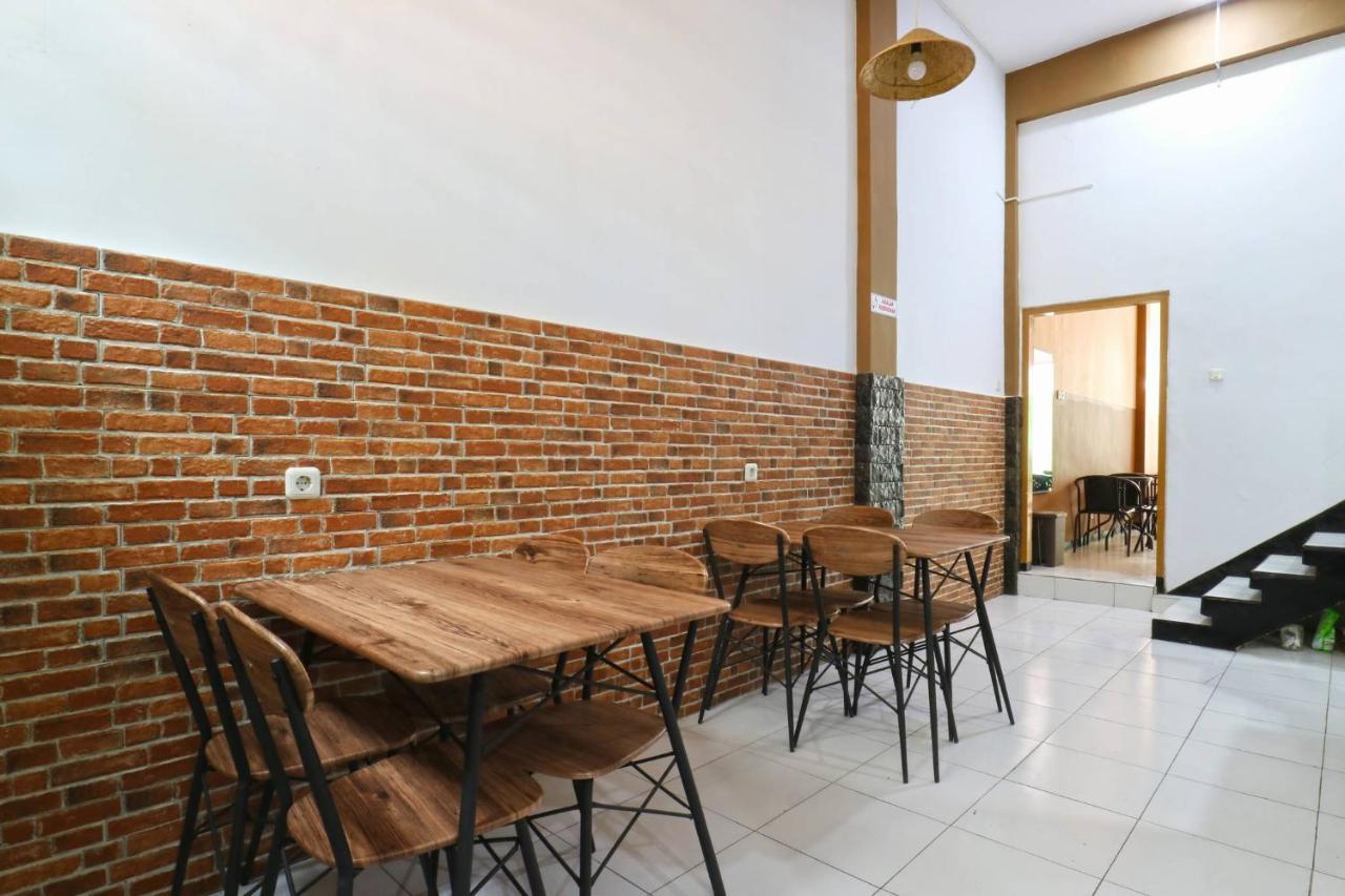 Backpacker Square